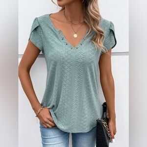 NWT Seafoam Rivet Vneck Petal Sleeve Top size medium